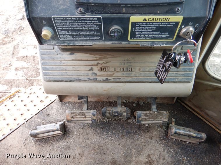 image for item DN6127 1995 John Deere 750C  dozer