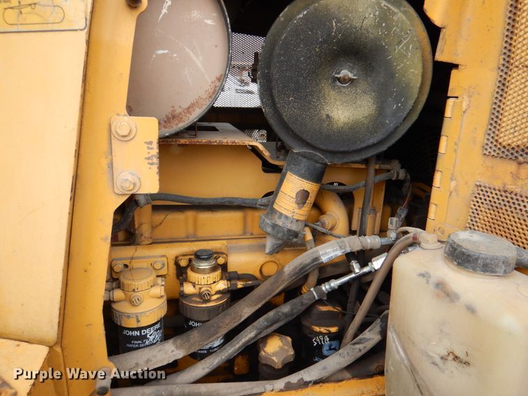 image for item DN6127 1995 John Deere 750C  dozer