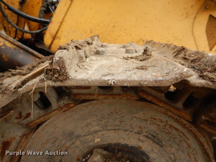 image for item DN6127 1995 John Deere 750C  dozer