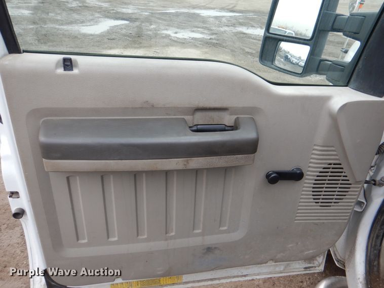 image for item DN6141 2008 Ford F350 Super Duty  SuperCab utility bed pickup truck