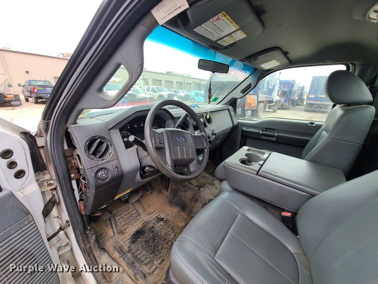 image for item DN6147 2011 Ford F350 Super Duty  utility bed pickup truck