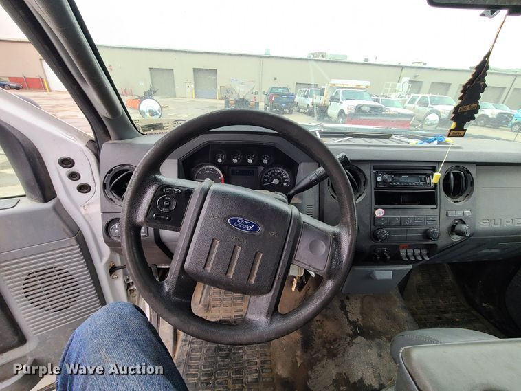 image for item DN6147 2011 Ford F350 Super Duty  utility bed pickup truck