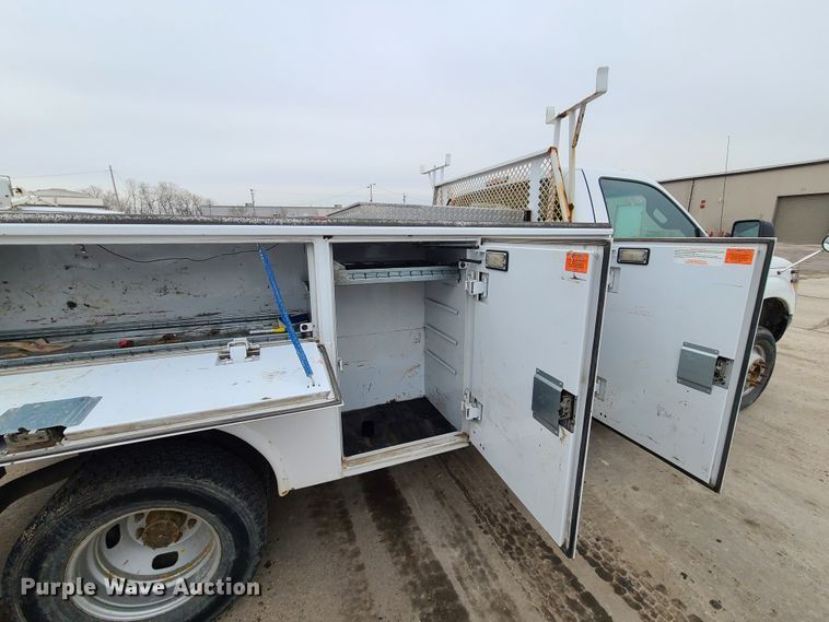 image for item DN6147 2011 Ford F350 Super Duty  utility bed pickup truck