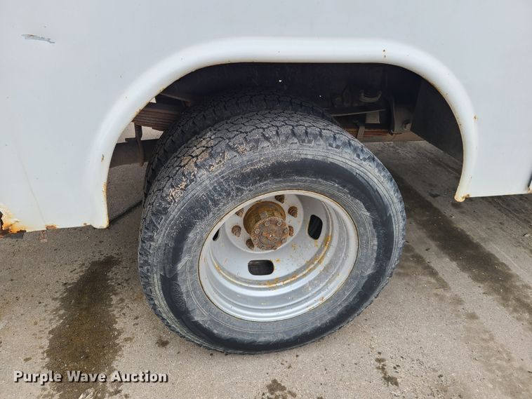 image for item DN6147 2011 Ford F350 Super Duty  utility bed pickup truck