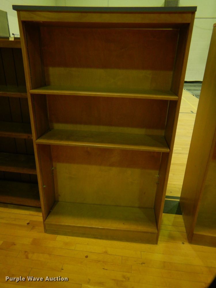 image for item GH9138 (4) cabinets