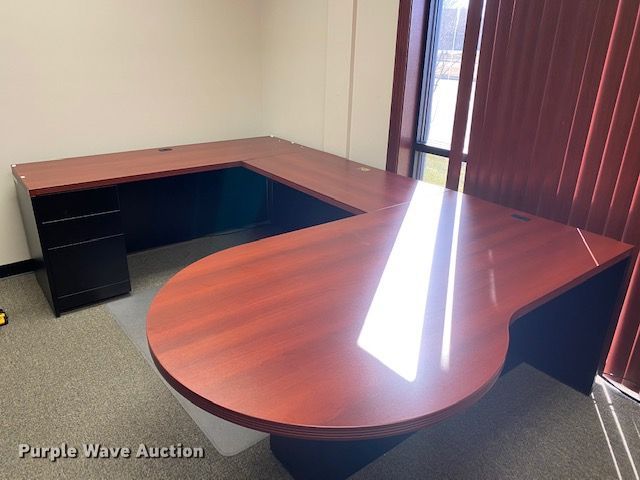 image for item GR9558 Wood desk