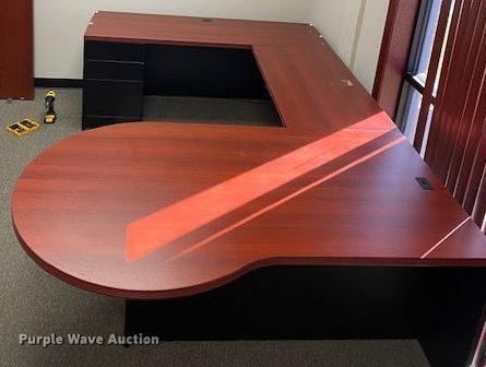 image for item GR9558 Wood desk