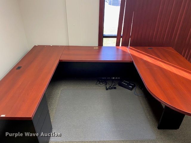 image for item GR9558 Wood desk