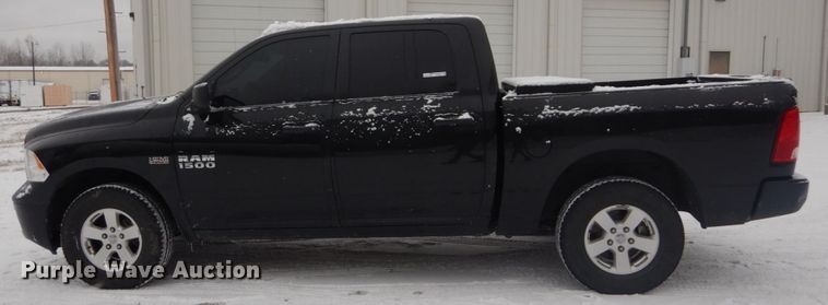 image for item GT9563 2016 Dodge Ram 1500  Crew Cab pickup truck