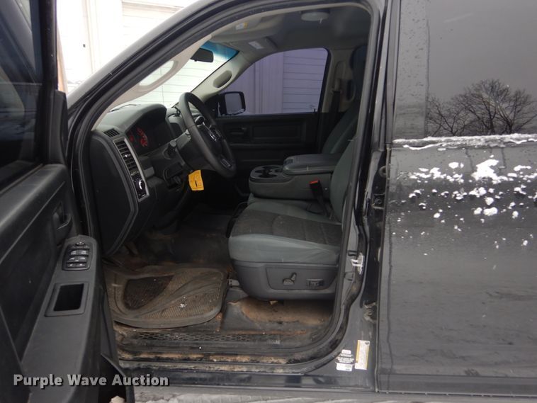 image for item GT9563 2016 Dodge Ram 1500  Crew Cab pickup truck