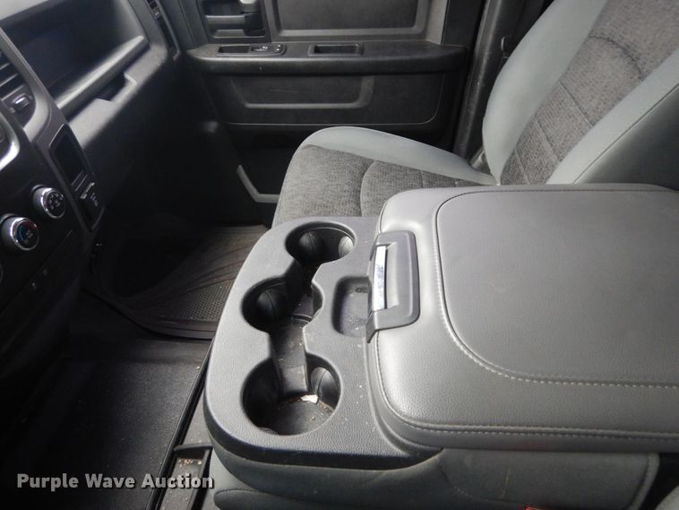 image for item GT9563 2016 Dodge Ram 1500  Crew Cab pickup truck