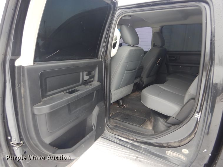 image for item GT9563 2016 Dodge Ram 1500  Crew Cab pickup truck