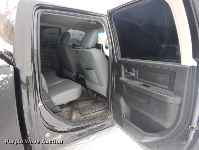 image for item GT9563 2016 Dodge Ram 1500  Crew Cab pickup truck