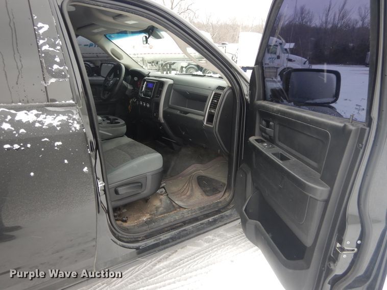 image for item GT9563 2016 Dodge Ram 1500  Crew Cab pickup truck