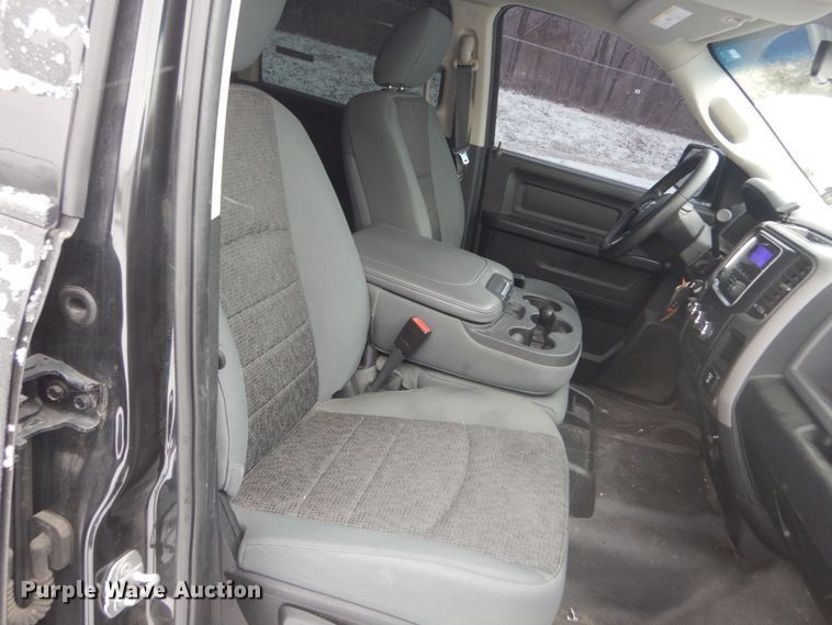 image for item GT9563 2016 Dodge Ram 1500  Crew Cab pickup truck