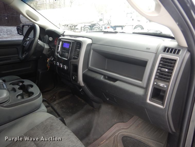 image for item GT9563 2016 Dodge Ram 1500  Crew Cab pickup truck