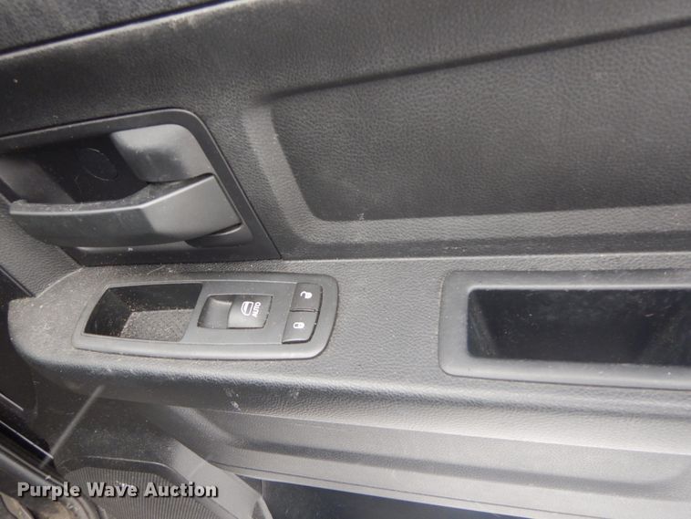 image for item GT9563 2016 Dodge Ram 1500  Crew Cab pickup truck