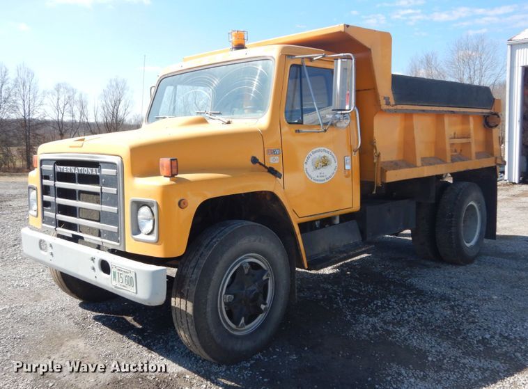 image for item GT9581 1984 International S1700  dump truck