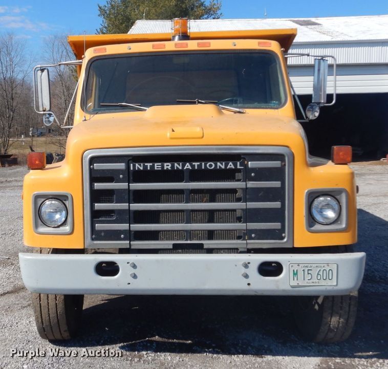 image for item GT9581 1984 International S1700  dump truck