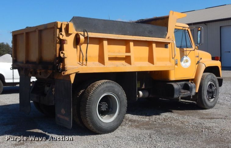image for item GT9581 1984 International S1700  dump truck