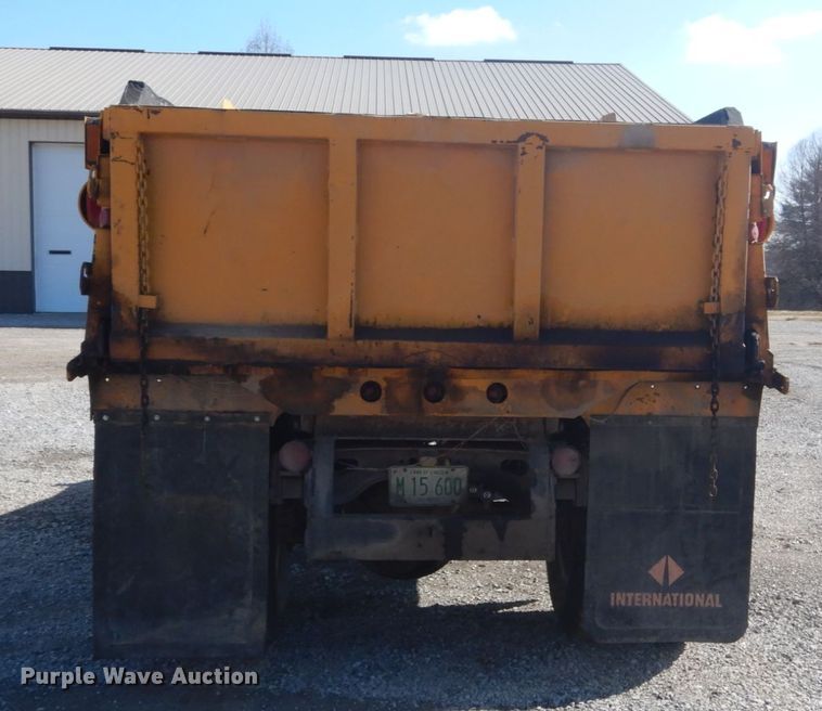 image for item GT9581 1984 International S1700  dump truck