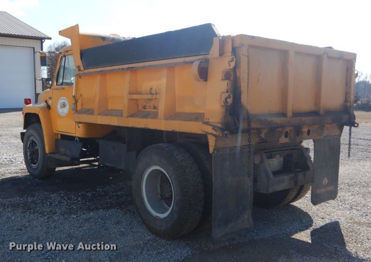 image for item GT9581 1984 International S1700  dump truck