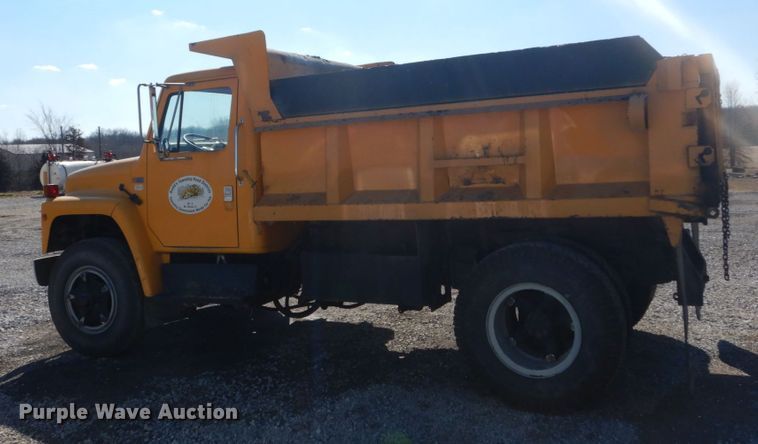 image for item GT9581 1984 International S1700  dump truck