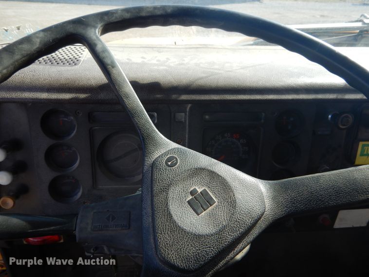 image for item GT9581 1984 International S1700  dump truck