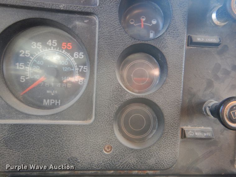 image for item GT9581 1984 International S1700  dump truck