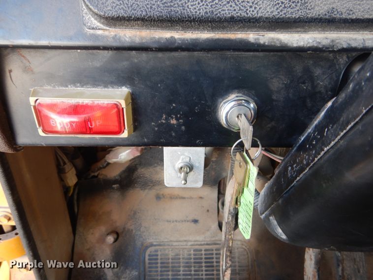 image for item GT9581 1984 International S1700  dump truck