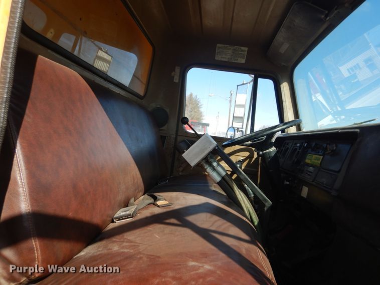 image for item GT9581 1984 International S1700  dump truck