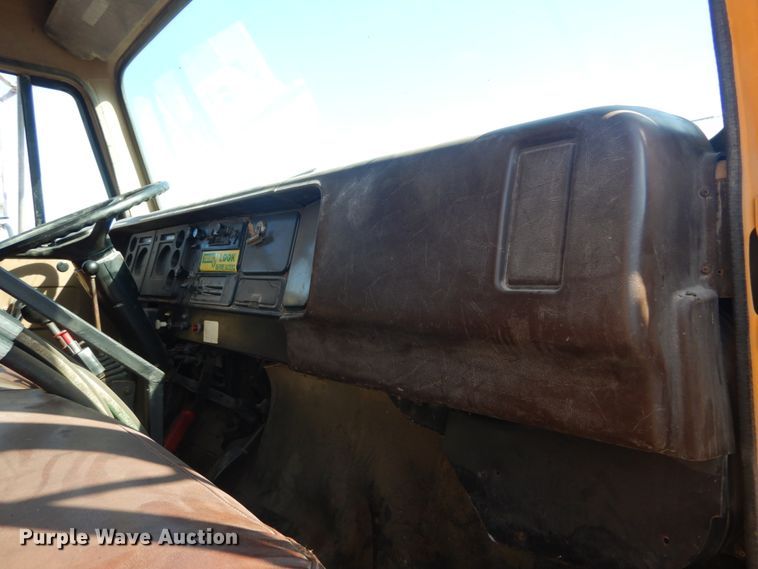 image for item GT9581 1984 International S1700  dump truck