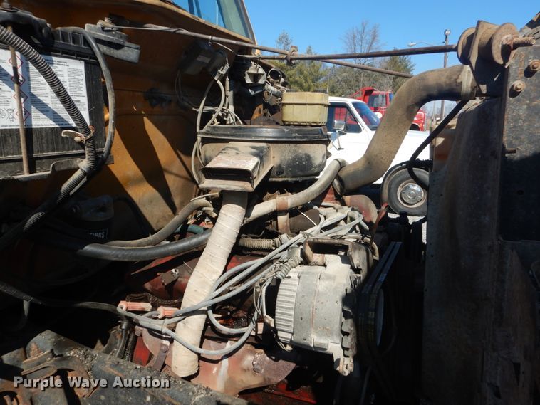 image for item GT9581 1984 International S1700  dump truck