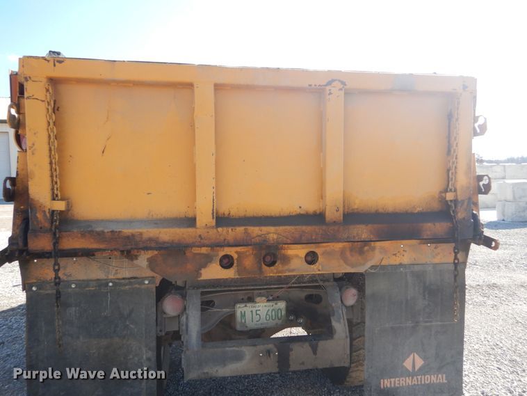 image for item GT9581 1984 International S1700  dump truck