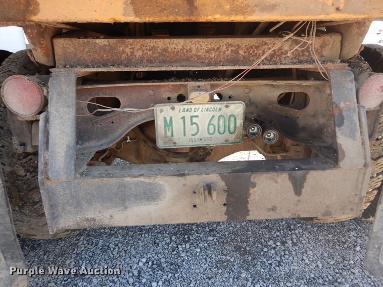 image for item GT9581 1984 International S1700  dump truck