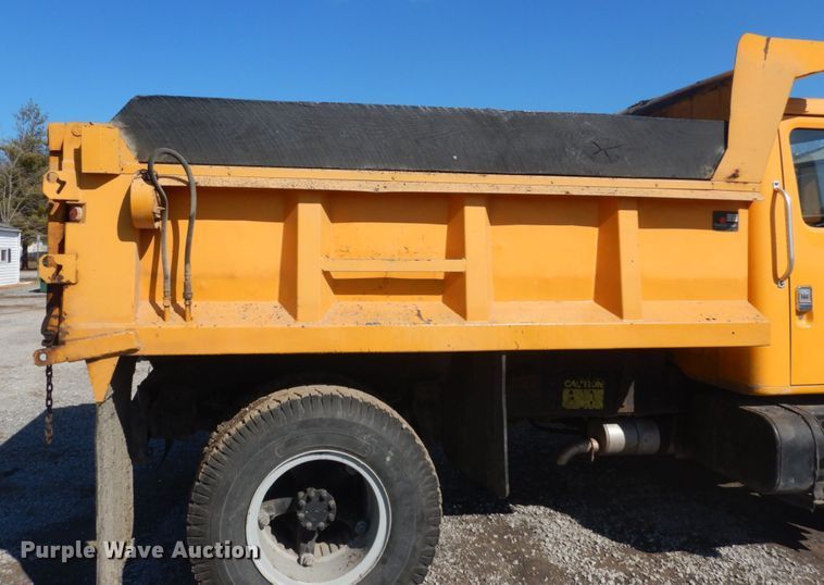 image for item GT9581 1984 International S1700  dump truck