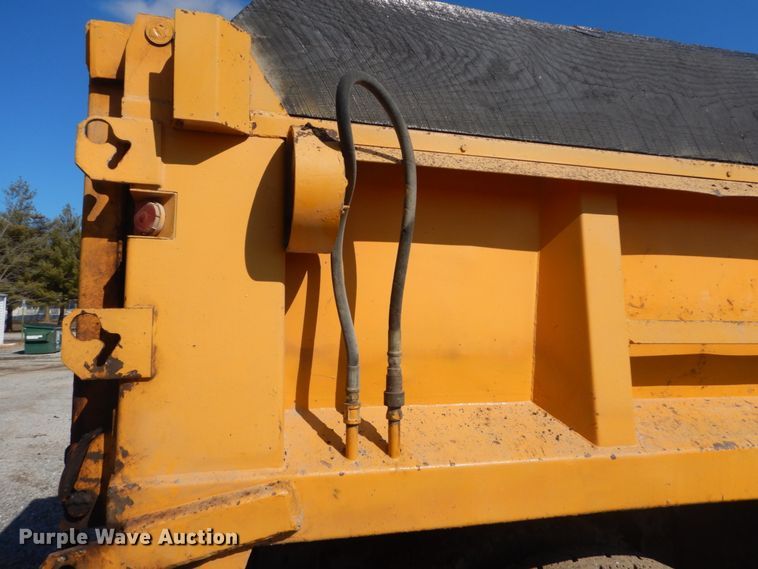 image for item GT9581 1984 International S1700  dump truck