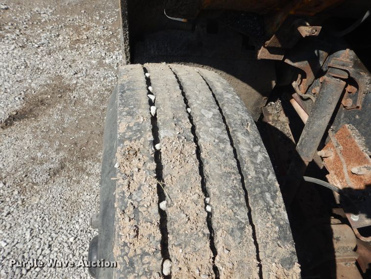 image for item GT9581 1984 International S1700  dump truck