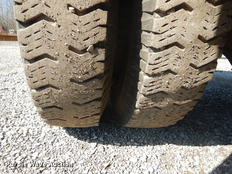 image for item GT9581 1984 International S1700  dump truck