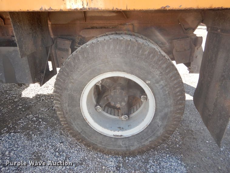 image for item GT9581 1984 International S1700  dump truck