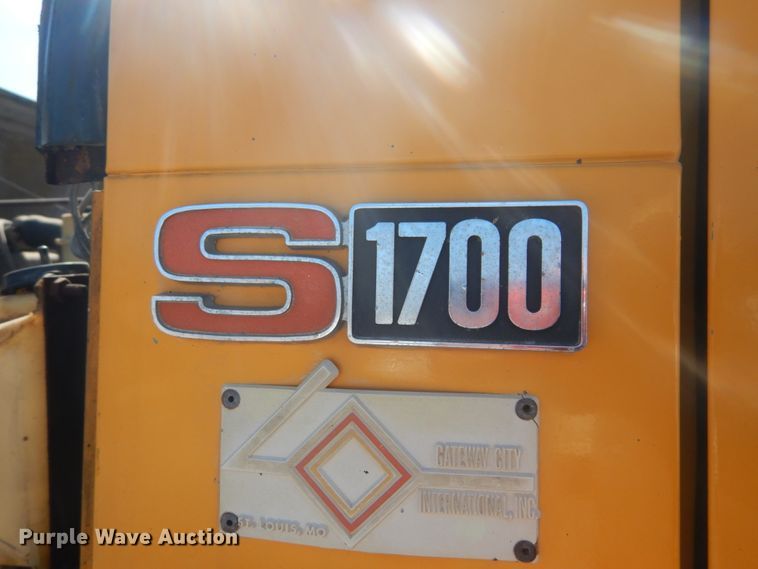 image for item GT9581 1984 International S1700  dump truck