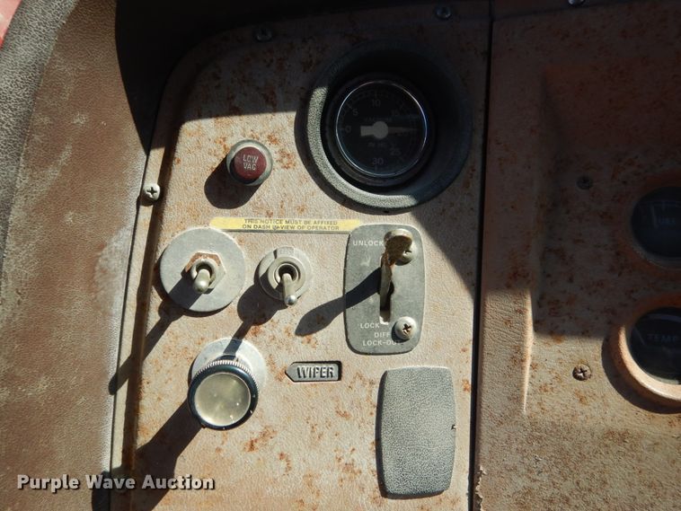 image for item GT9583 1978 Ford 800  dump truck