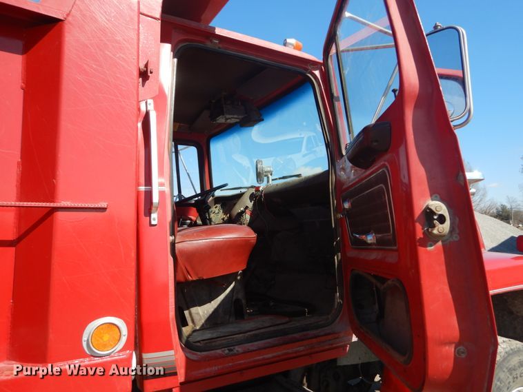 image for item GT9583 1978 Ford 800  dump truck