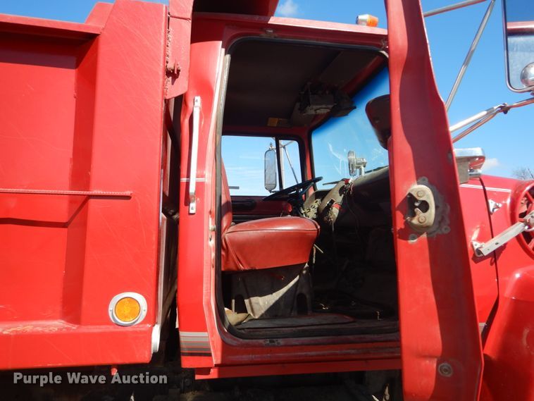 image for item GT9583 1978 Ford 800  dump truck