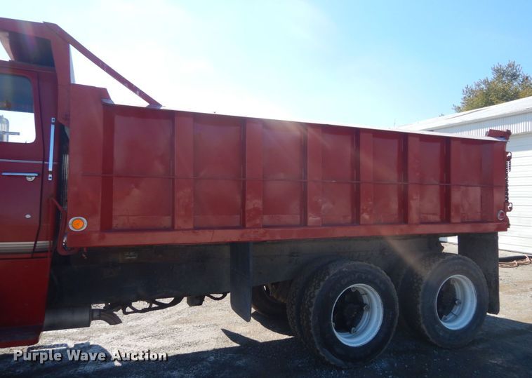 image for item GT9583 1978 Ford 800  dump truck