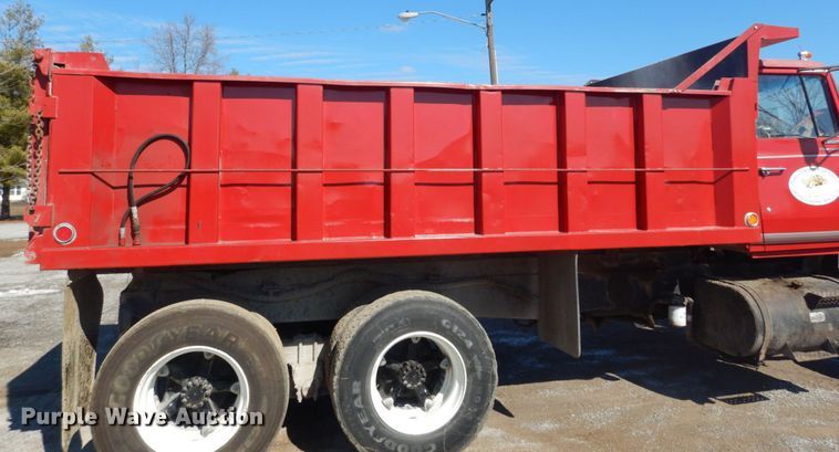 image for item GT9583 1978 Ford 800  dump truck