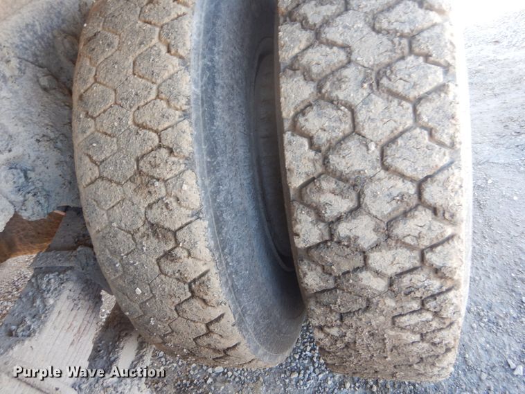 image for item GT9583 1978 Ford 800  dump truck