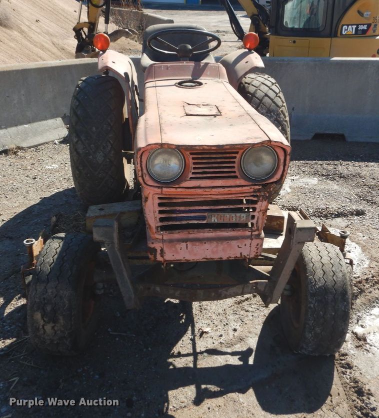 image for item GT9587 Kubota L185  tractor