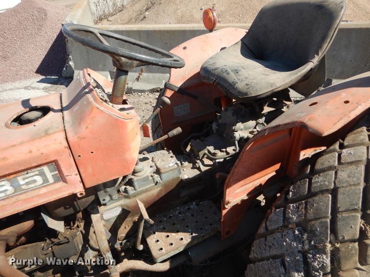 image for item GT9587 Kubota L185  tractor