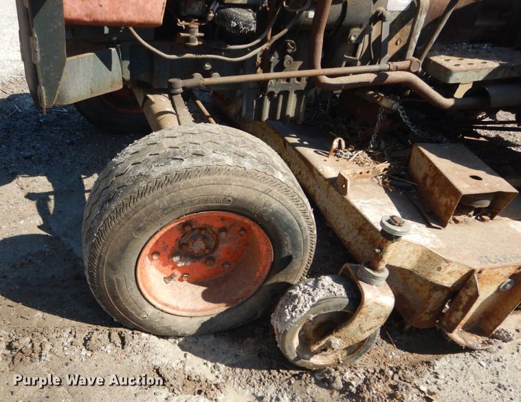 image for item GT9587 Kubota L185  tractor